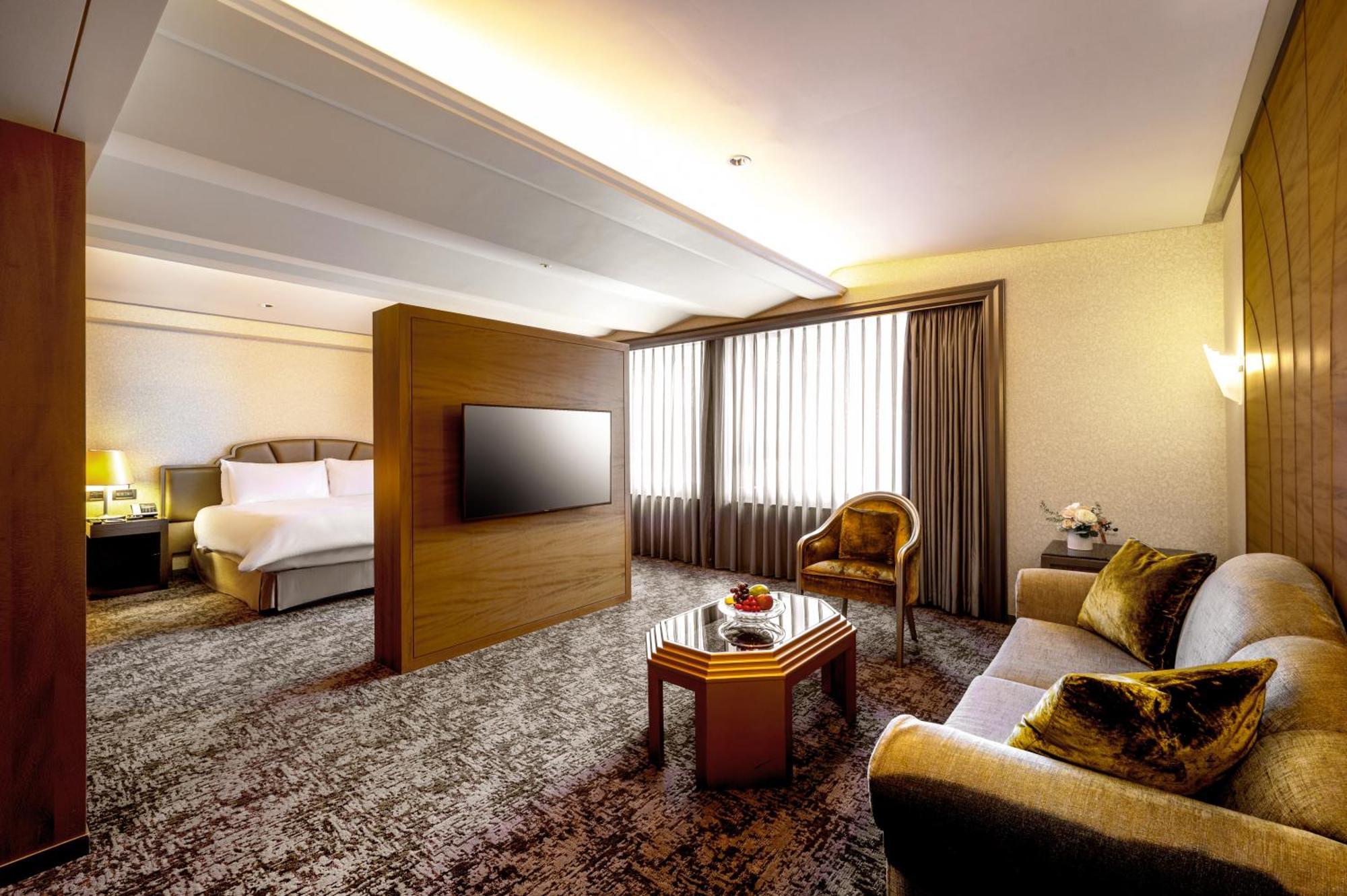 The Landis Taipei Hotel Exterior photo A suite at the hotel