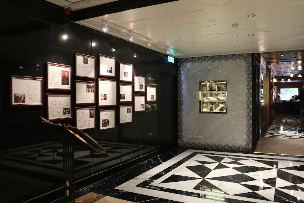 The Landis Taipei Hotel Exterior photo The entrance to the club