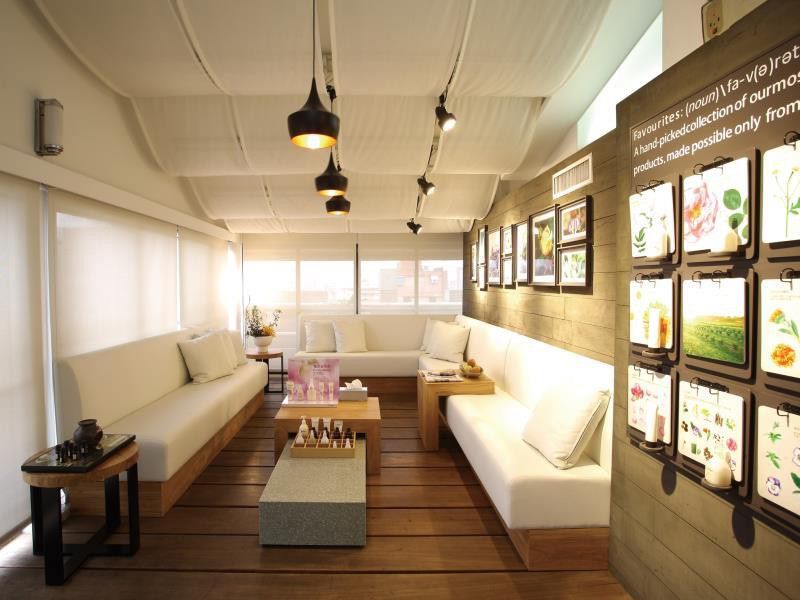 The Landis Taipei Hotel Exterior photo The lobby of the L'OCCITANE En Provence store in Hong Kong