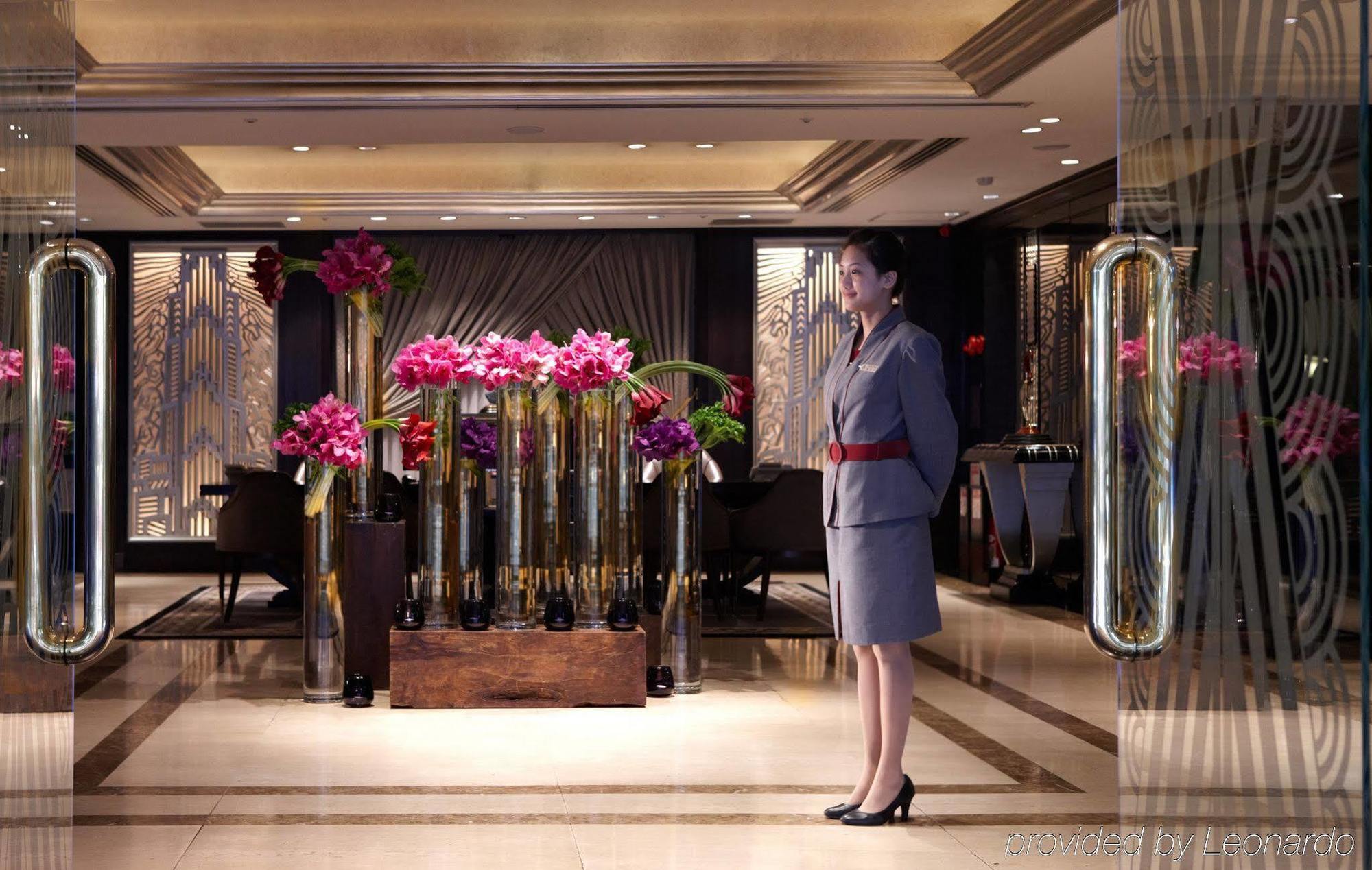 The Landis Taipei Hotel Interior photo Concierge at the entrance of the hotel