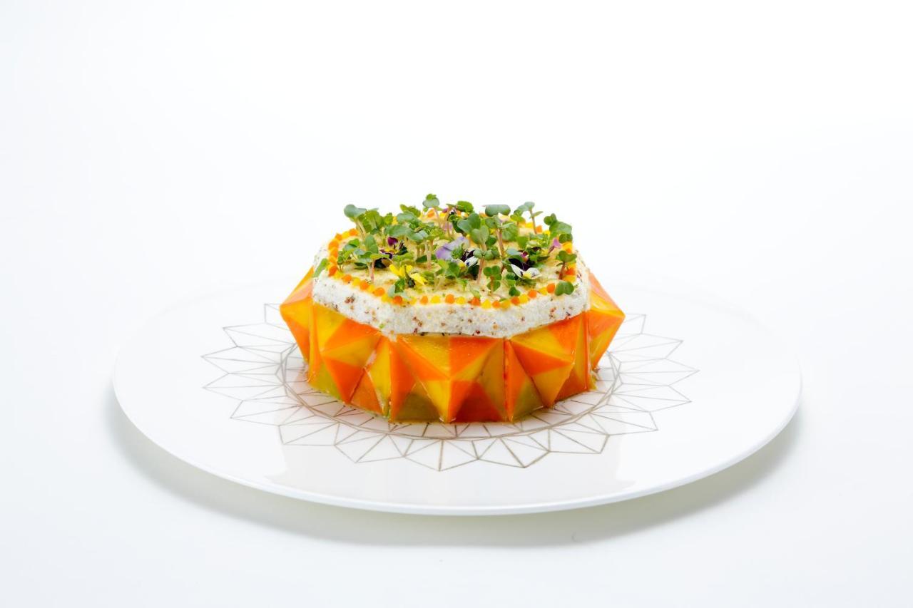 The Landis Taipei Hotel Exterior photo A salad